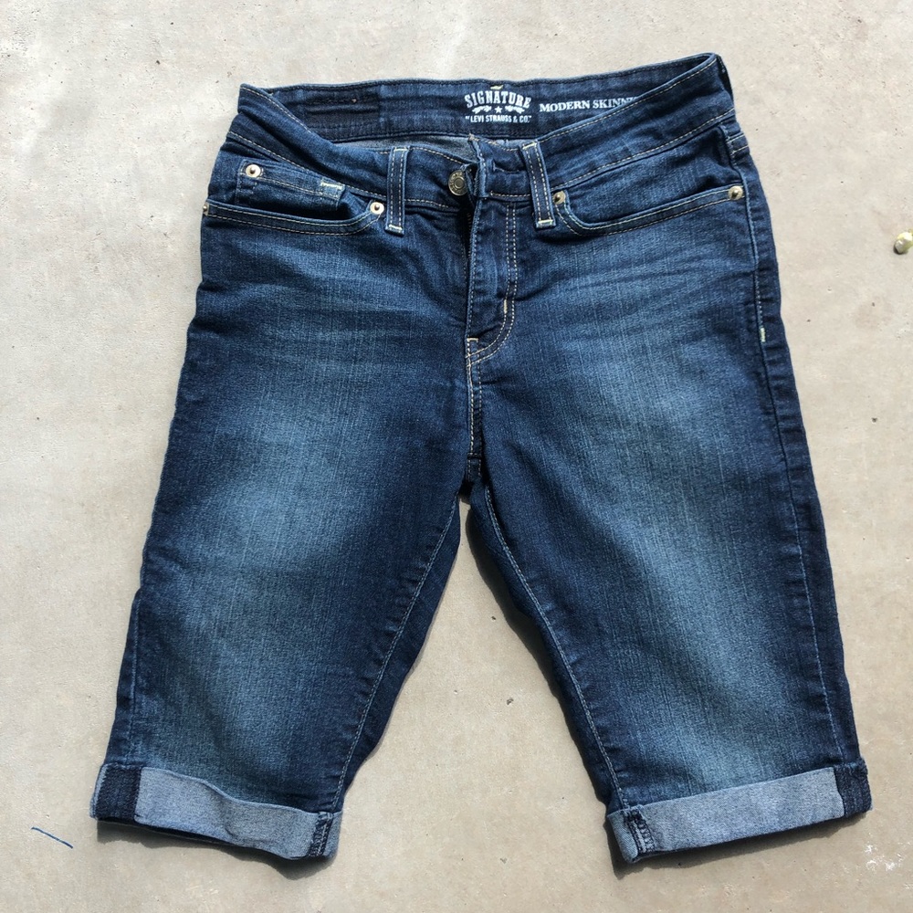 Women’s Levi Modern Skinny Bermuda Shorts, EUC